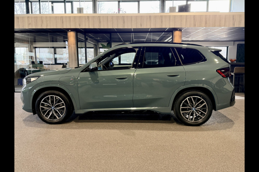 BMW X1 xDrive30e High Executive 326 pk M-Sport | Panorama | HUD | 360 Camera | Carplay/Android