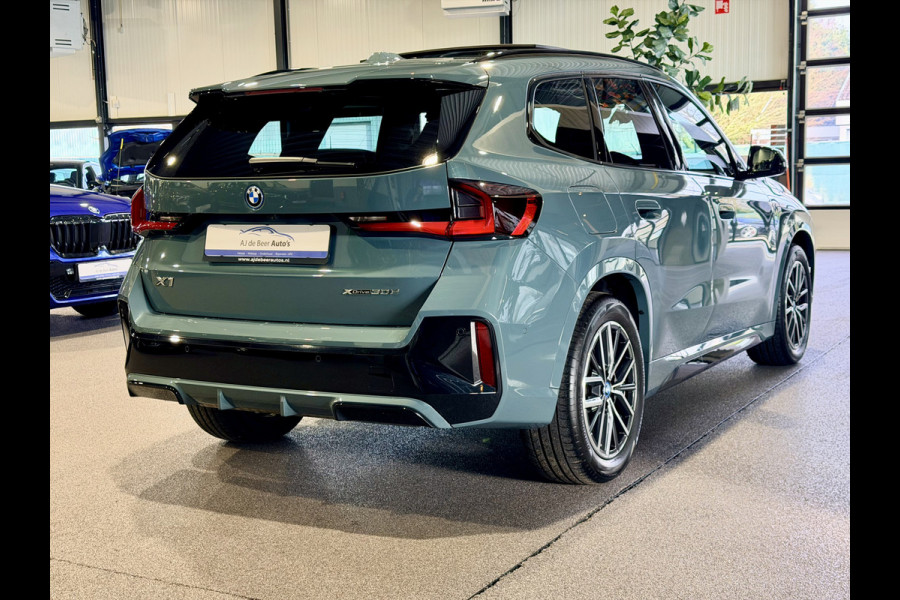 BMW X1 xDrive30e High Executive 326 pk M-Sport | Panorama | HUD | 360 Camera | Carplay/Android