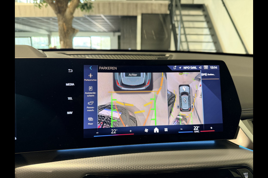 BMW X1 xDrive30e High Executive 326 pk M-Sport | Panorama | HUD | 360 Camera | Carplay/Android