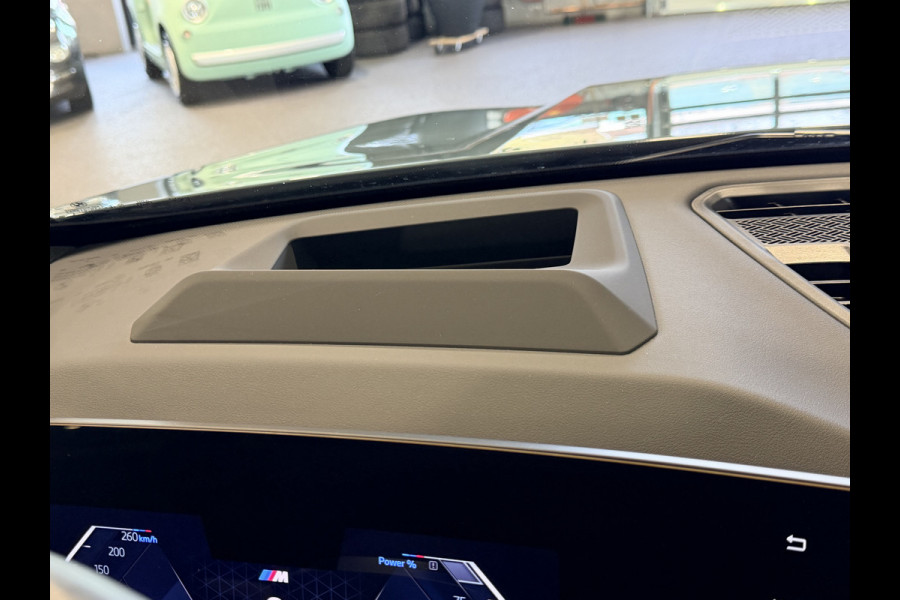 BMW X1 xDrive30e High Executive 326 pk M-Sport | Panorama | HUD | 360 Camera | Carplay/Android