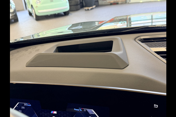 BMW X1 xDrive30e High Executive 326 pk M-Sport | Panorama | HUD | 360 Camera | Carplay/Android