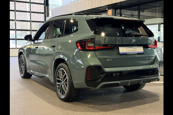 BMW X1 xDrive30e High Executive 326 pk M-Sport | Panorama | HUD | 360 Camera | Carplay/Android