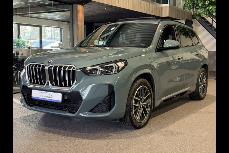 BMW X1 xDrive30e High Executive 326 pk M-Sport | Panorama | HUD | 360 Camera | Carplay/Android