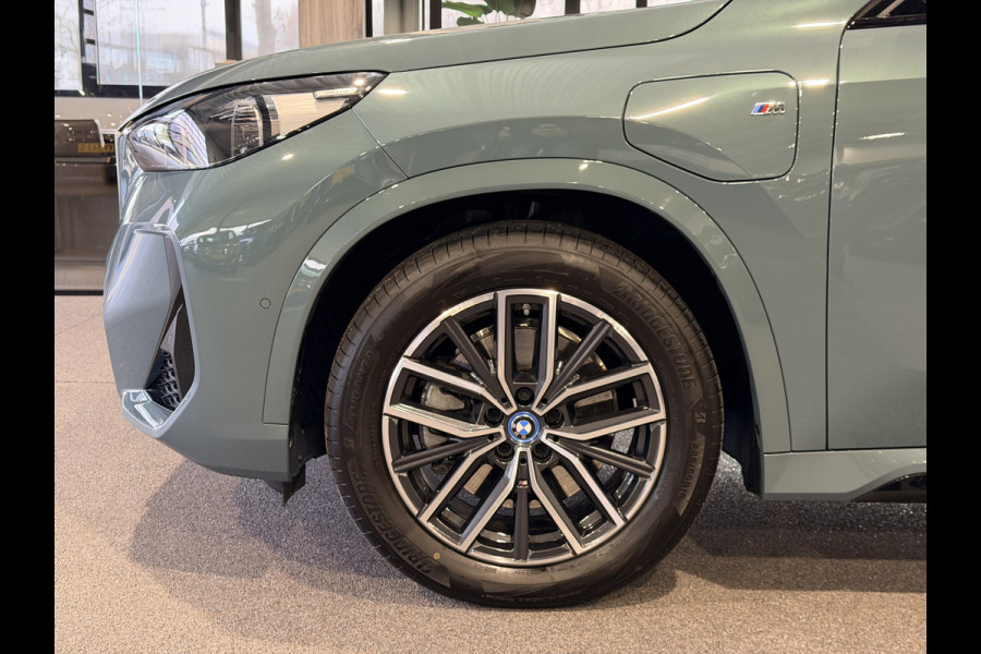 BMW X1 xDrive30e High Executive 326 pk M-Sport | Panorama | HUD | 360 Camera | Carplay/Android