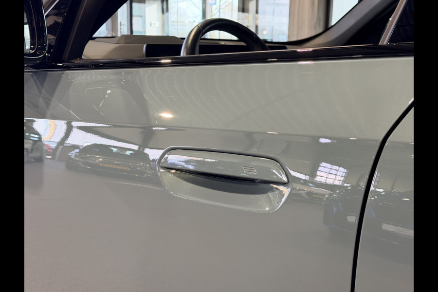 BMW X1 xDrive30e High Executive 326 pk M-Sport | Panorama | HUD | 360 Camera | Carplay/Android