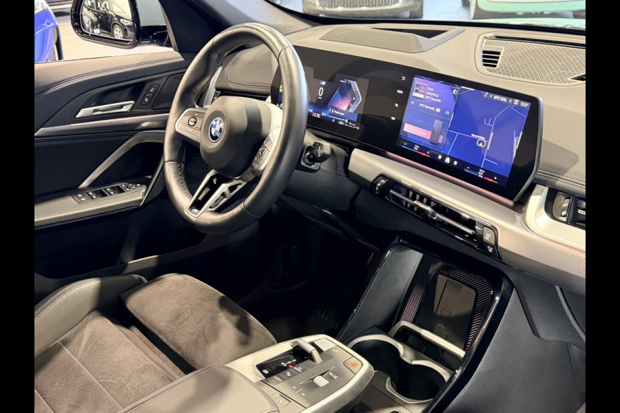 BMW X1 xDrive30e High Executive 326 pk M-Sport | Panorama | HUD | 360 Camera | Carplay/Android