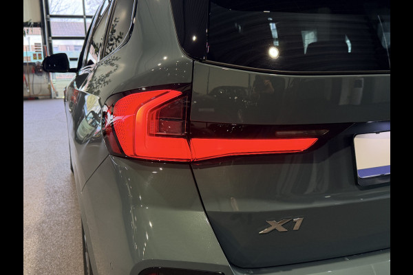 BMW X1 xDrive30e High Executive 326 pk M-Sport | Panorama | HUD | 360 Camera | Carplay/Android