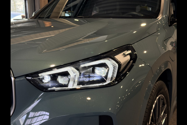 BMW X1 xDrive30e High Executive 326 pk M-Sport | Panorama | HUD | 360 Camera | Carplay/Android