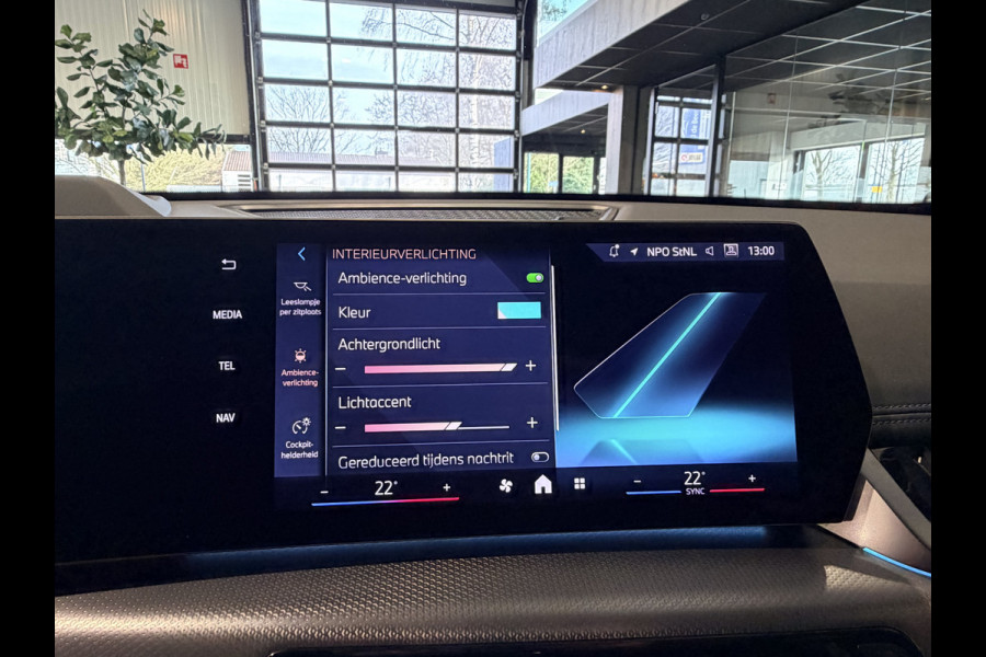 BMW X1 xDrive30e High Executive 326 pk M-Sport | Panorama | HUD | 360 Camera | Carplay/Android