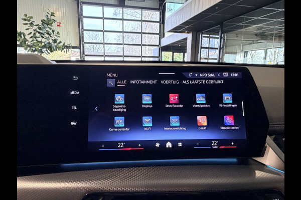 BMW X1 xDrive30e High Executive 326 pk M-Sport | Panorama | HUD | 360 Camera | Carplay/Android