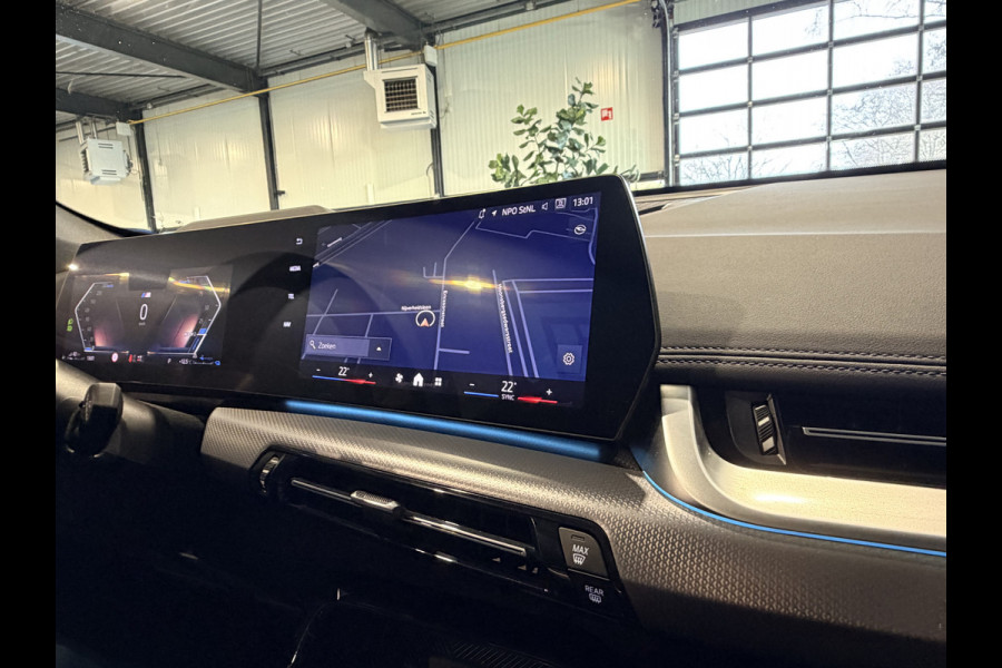 BMW X1 xDrive30e High Executive 326 pk M-Sport | Panorama | HUD | 360 Camera | Carplay/Android