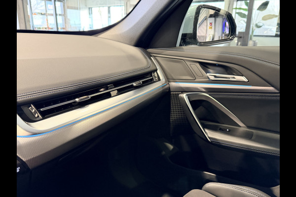 BMW X1 xDrive30e High Executive 326 pk M-Sport | Panorama | HUD | 360 Camera | Carplay/Android