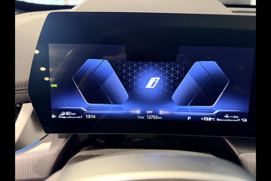 BMW X1 xDrive30e High Executive 326 pk M-Sport | Panorama | HUD | 360 Camera | Carplay/Android