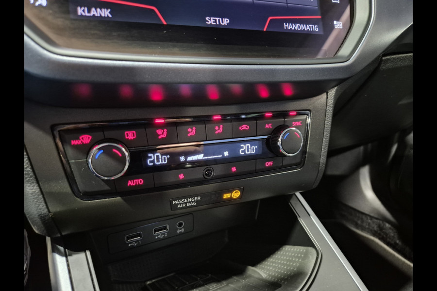 Seat Arona 1.0 TSI Style Business Intense Two-tone | Trekhaak | Navigatie | Digitaal dashboard | Carplay-Android