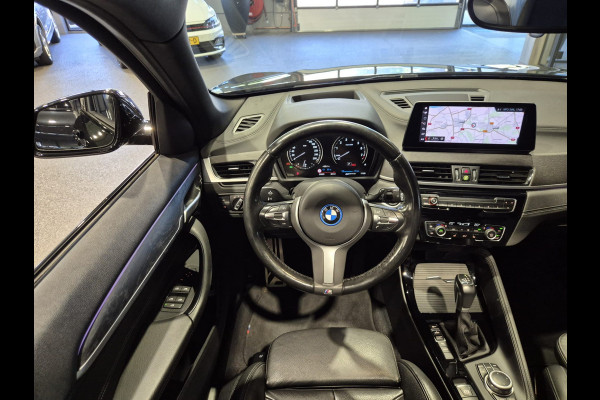 BMW X1 xDrive25e High Executive M-Sport | Panorama | 19” | Leder | HUD | Camera
