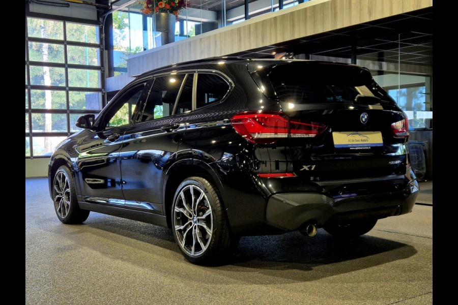 BMW X1 xDrive25e High Executive M-Sport | Panorama | 19” | Leder | HUD | Camera