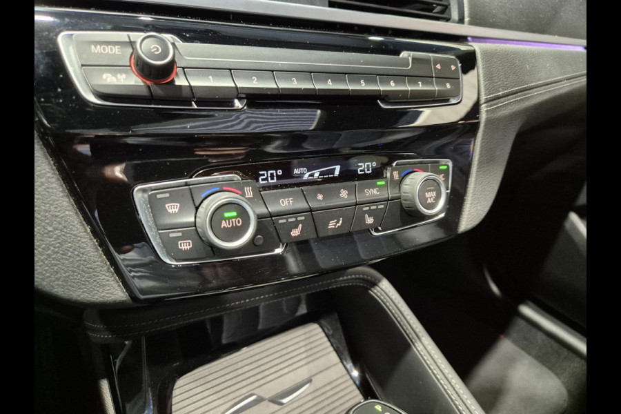 BMW X1 xDrive25e High Executive M-Sport | Panorama | 19” | Leder | HUD | Camera