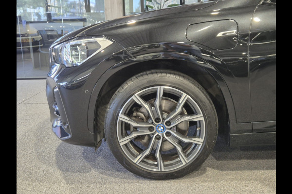 BMW X1 xDrive25e High Executive M-Sport | Panorama | 19” | Leder | HUD | Camera