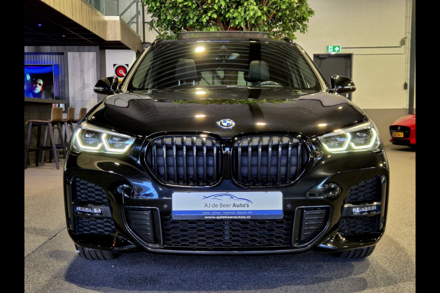 BMW X1 xDrive25e High Executive M-Sport | Panorama | 19” | Leder | HUD | Camera