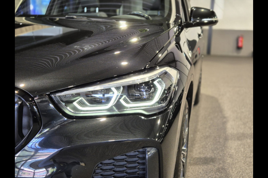 BMW X1 xDrive25e High Executive M-Sport | Panorama | 19” | Leder | HUD | Camera