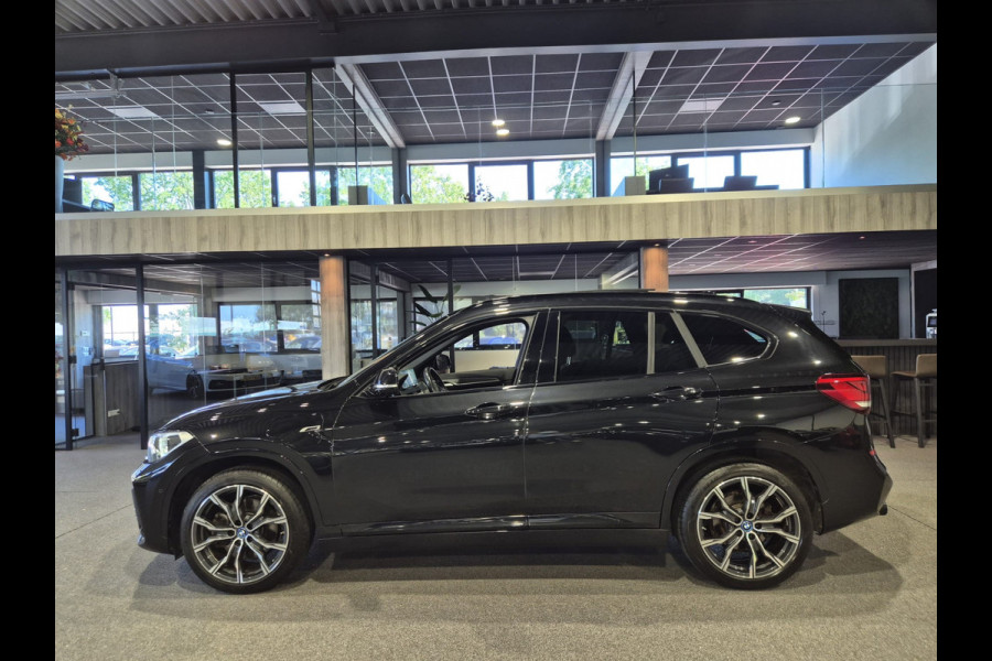 BMW X1 xDrive25e High Executive M-Sport | Panorama | 19” | Leder | HUD | Camera