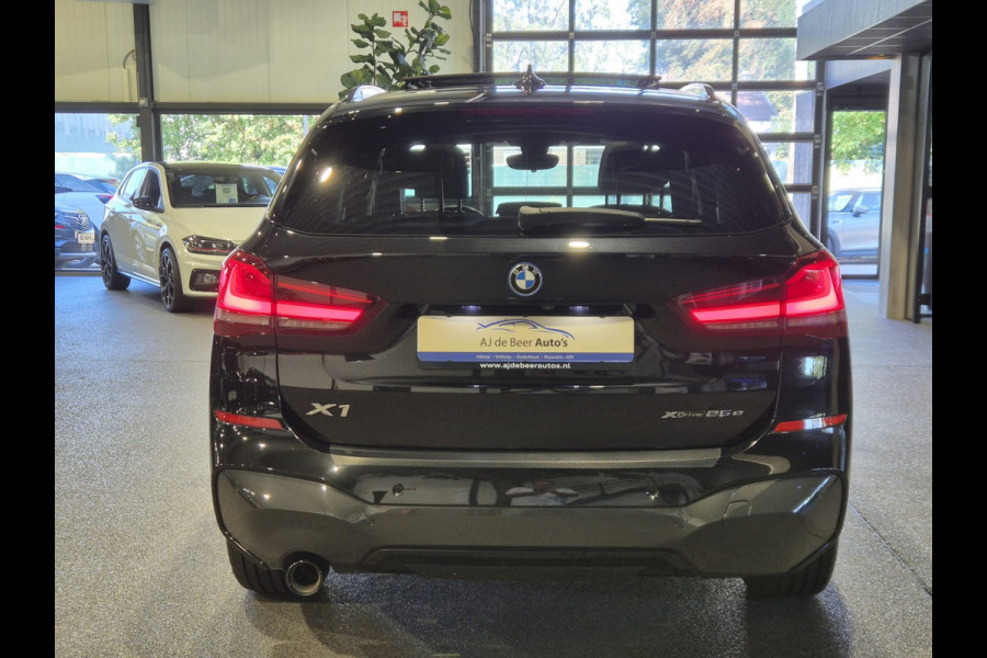 BMW X1 xDrive25e High Executive M-Sport | Panorama | 19” | Leder | HUD | Camera