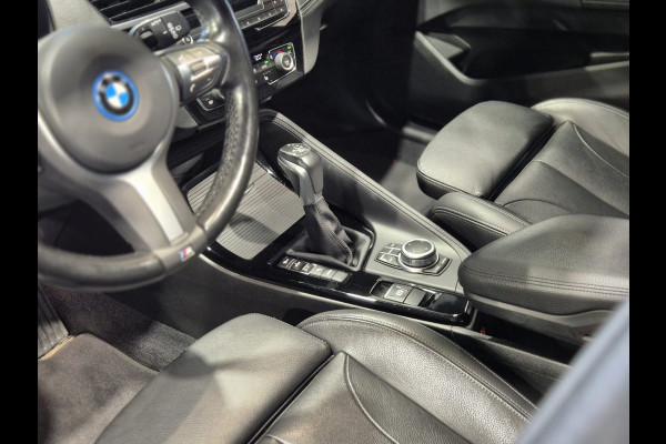 BMW X1 xDrive25e High Executive M-Sport | Panorama | 19” | Leder | HUD | Camera