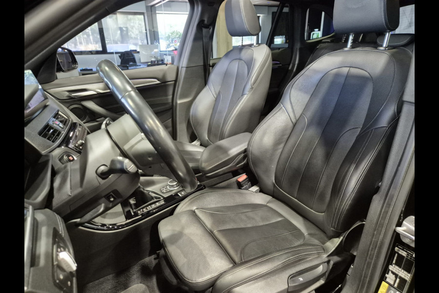 BMW X1 xDrive25e High Executive M-Sport | Panorama | 19” | Leder | HUD | Camera