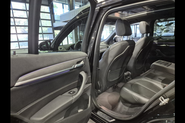 BMW X1 xDrive25e High Executive M-Sport | Panorama | 19” | Leder | HUD | Camera