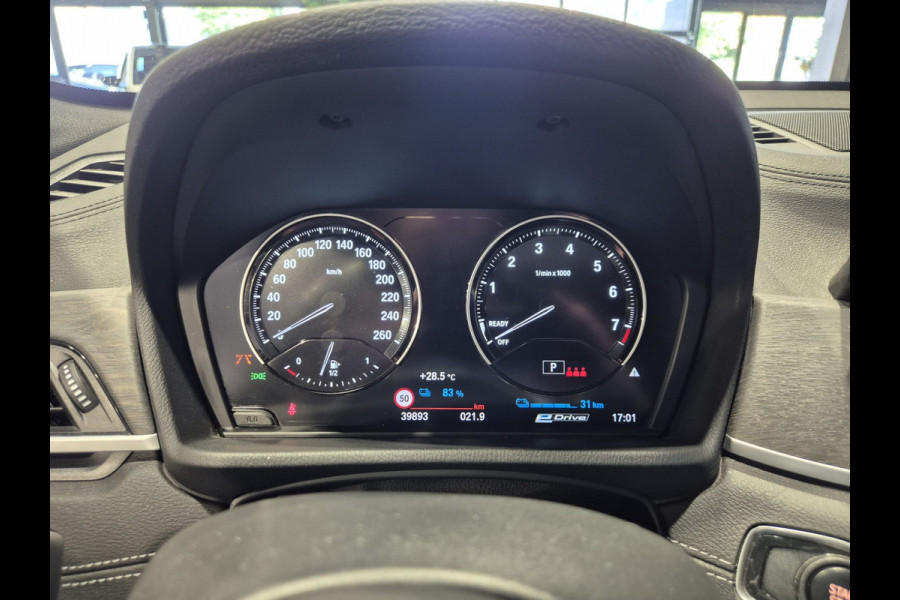 BMW X1 xDrive25e High Executive M-Sport | Panorama | 19” | Leder | HUD | Camera