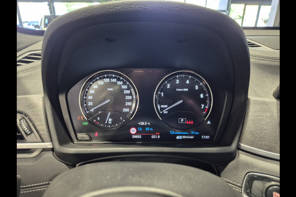 BMW X1 xDrive25e High Executive M-Sport | Panorama | 19” | Leder | HUD | Camera