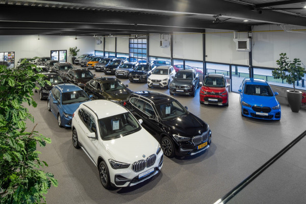 BMW X1 xDrive25e High Executive M-Sport | Panorama | 19” | Leder | HUD | Camera