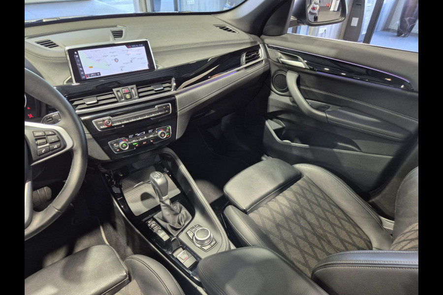 BMW X1 xDrive25e High Executive X-Line | Panorama | Trekhaak | Camera