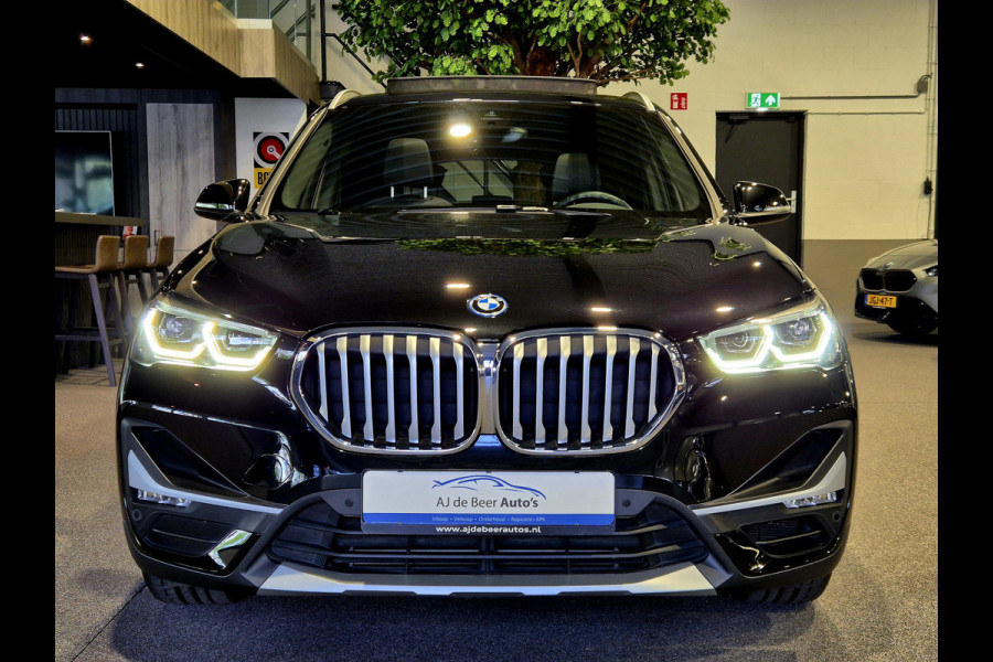 BMW X1 xDrive25e High Executive X-Line | Panorama | Trekhaak | Camera