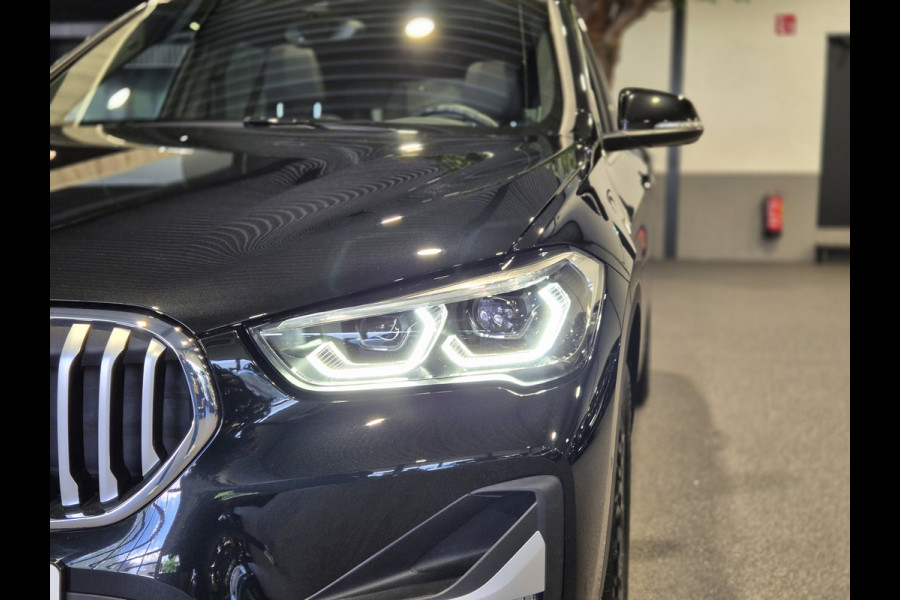 BMW X1 xDrive25e High Executive X-Line | Panorama | Trekhaak | Camera
