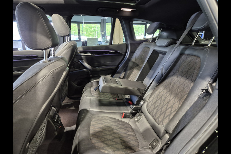 BMW X1 xDrive25e High Executive X-Line | Panorama | Trekhaak | Camera