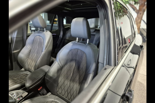 BMW X1 xDrive25e High Executive X-Line | Panorama | Trekhaak | Camera