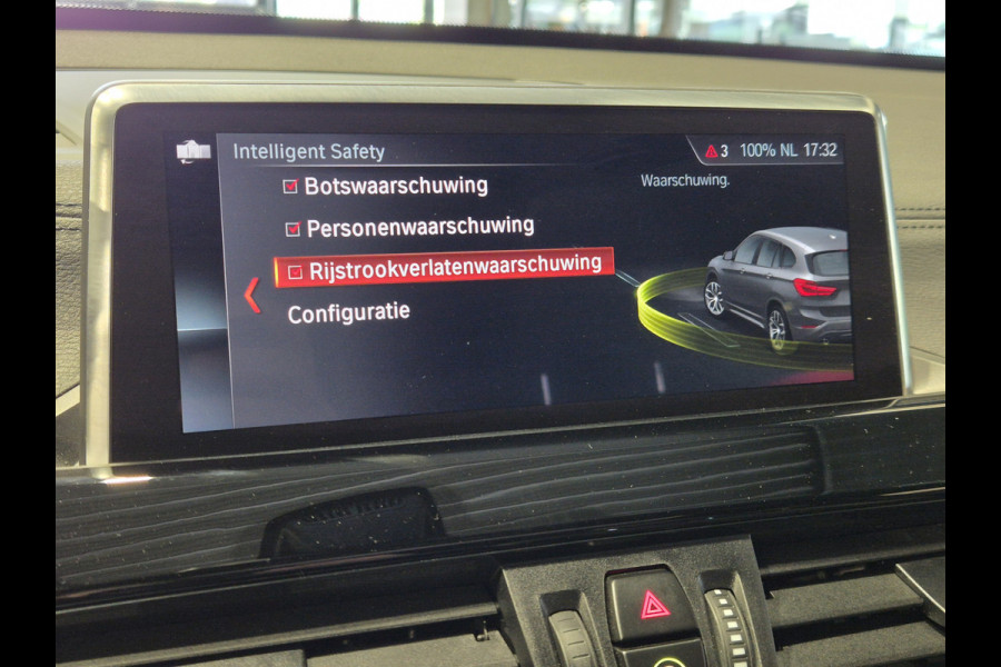 BMW X1 xDrive25e High Executive X-Line | Panorama | Trekhaak | Camera