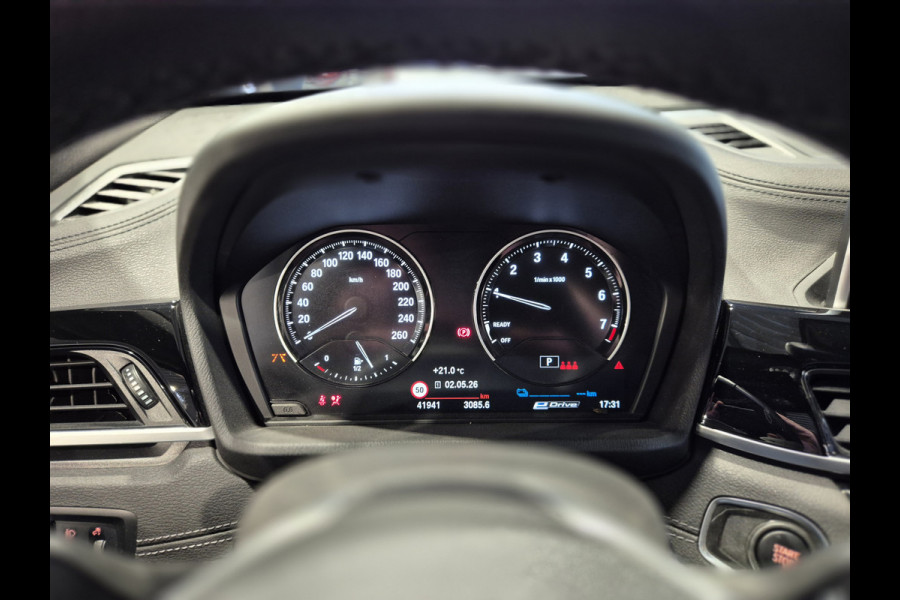 BMW X1 xDrive25e High Executive X-Line | Panorama | Trekhaak | Camera