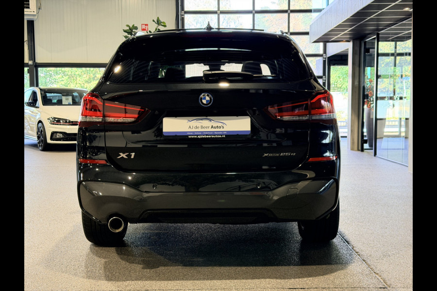 BMW X1 xDrive25e High Executive M-Sport | Panorama | HUD | Camera | Carplay
