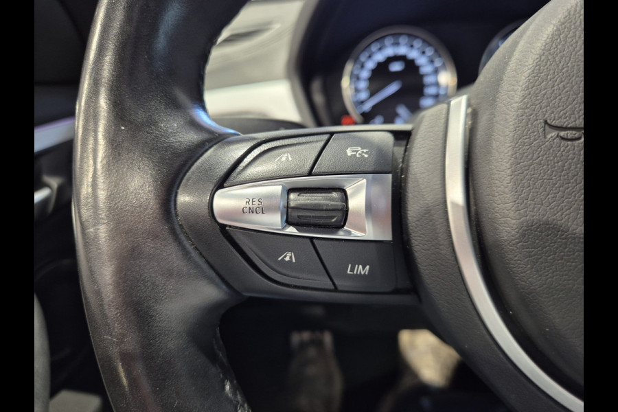 BMW X1 xDrive25e High Executive M-Sport | Panorama | 19” | Trekhaak | Camera | HUD | Stormbay metallic