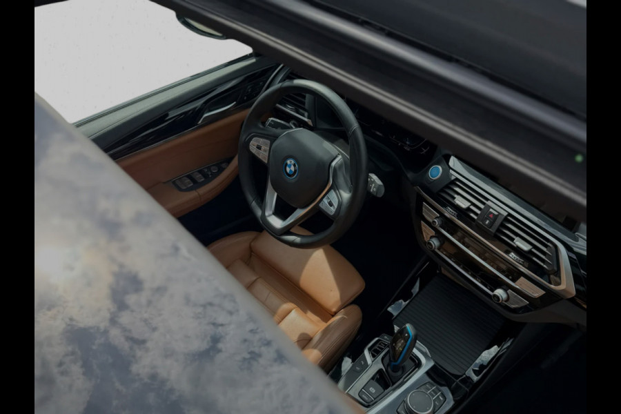 BMW iX3 High Executive 80 kWh M-pakket SOH 96% (1e eig, NL-auto, Dealer OndH, Panoramadak, Navi Pro, Camera, H&K, Autopilot, Etc))