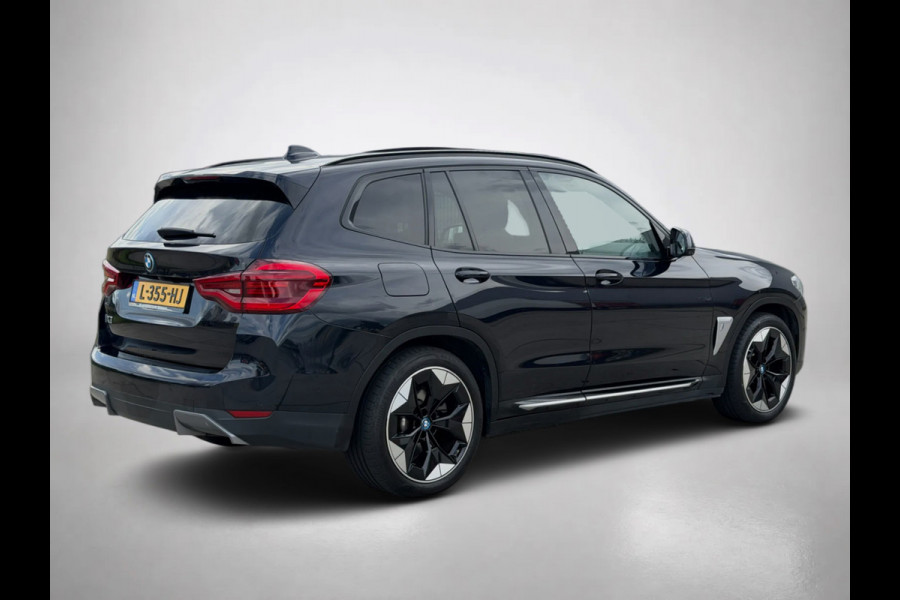 BMW iX3 High Executive 80 kWh M-pakket SOH 96% (1e eig, NL-auto, Dealer OndH, Panoramadak, Navi Pro, Camera, H&K, Autopilot, Etc))