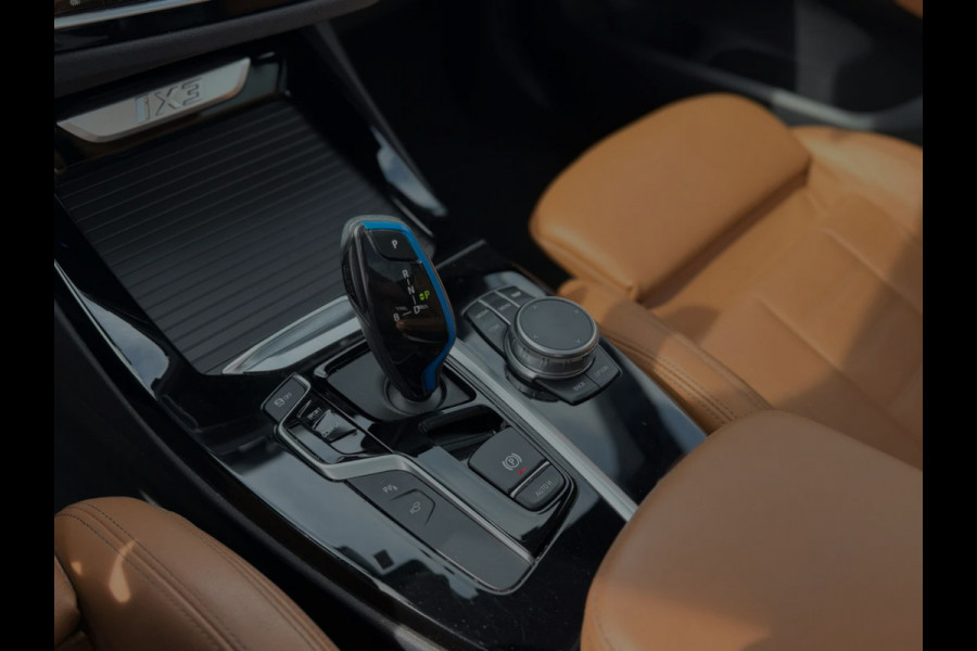 BMW iX3 High Executive 80 kWh M-pakket SOH 96% (1e eig, NL-auto, Dealer OndH, Panoramadak, Navi Pro, Camera, H&K, Autopilot, Etc))