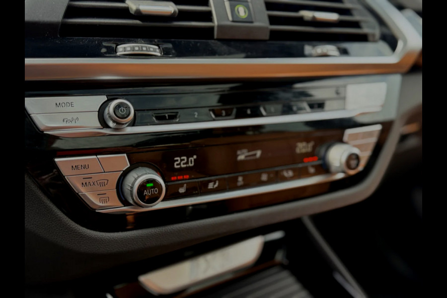 BMW iX3 High Executive 80 kWh M-pakket SOH 96% (1e eig, NL-auto, Dealer OndH, Panoramadak, Navi Pro, Camera, H&K, Autopilot, Etc))