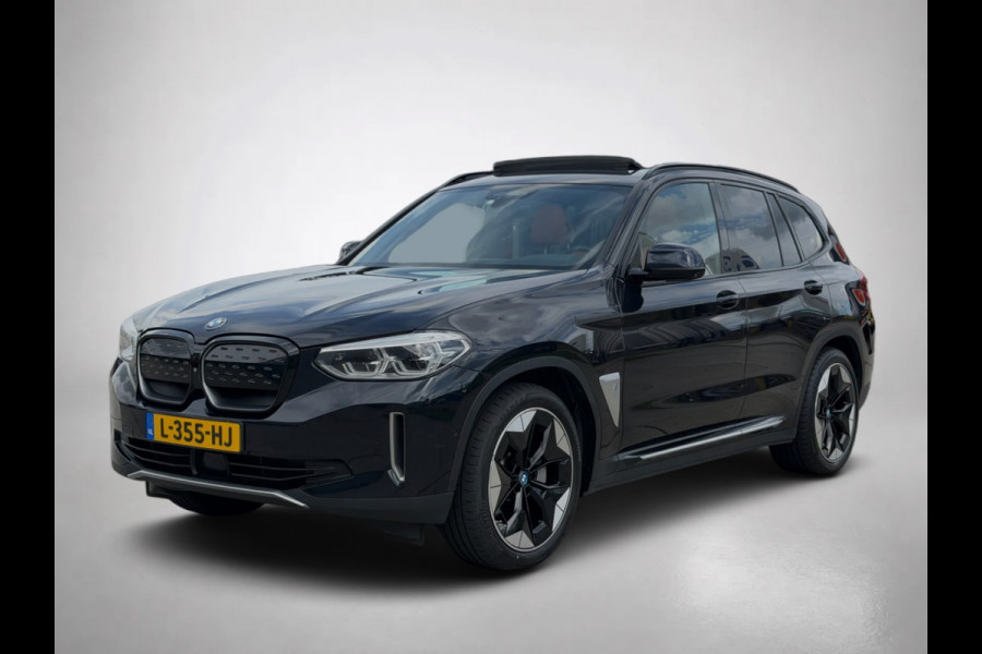 BMW iX3 High Executive 80 kWh M-pakket SOH 96% (1e eig, NL-auto, Dealer OndH, Panoramadak, Navi Pro, Camera, H&K, Autopilot, Etc))
