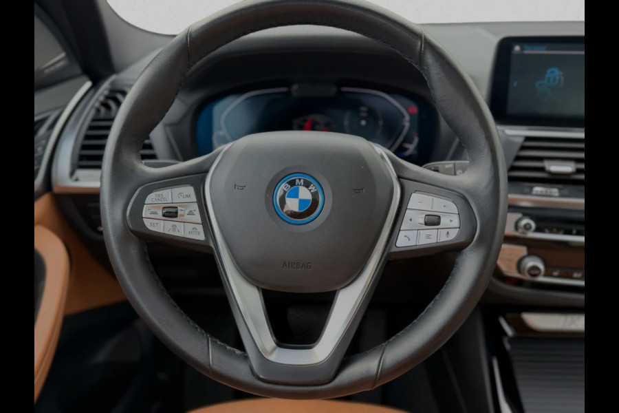 BMW iX3 High Executive 80 kWh M-pakket SOH 96% (1e eig, NL-auto, Dealer OndH, Panoramadak, Navi Pro, Camera, H&K, Autopilot, Etc))