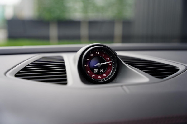 Porsche Macan 4 100 kWh / NL-Auto / Luchtvering / Bose / 22 Inch