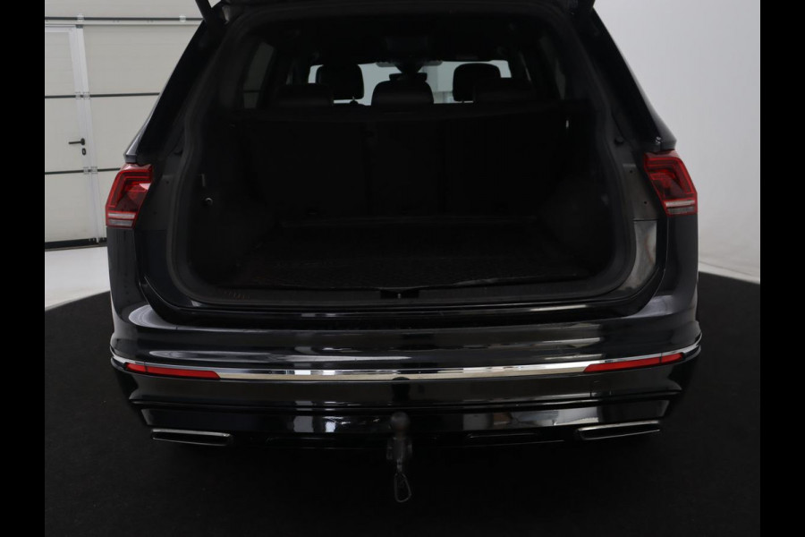 Volkswagen Tiguan Allspace 1.5 TSI Highline Business R | Leder | Trekhaak | Virtual dashboard | Adaptive cruise | Camera | Park assist | Carplay | Climate control | Stoelverwarming | Full LED |