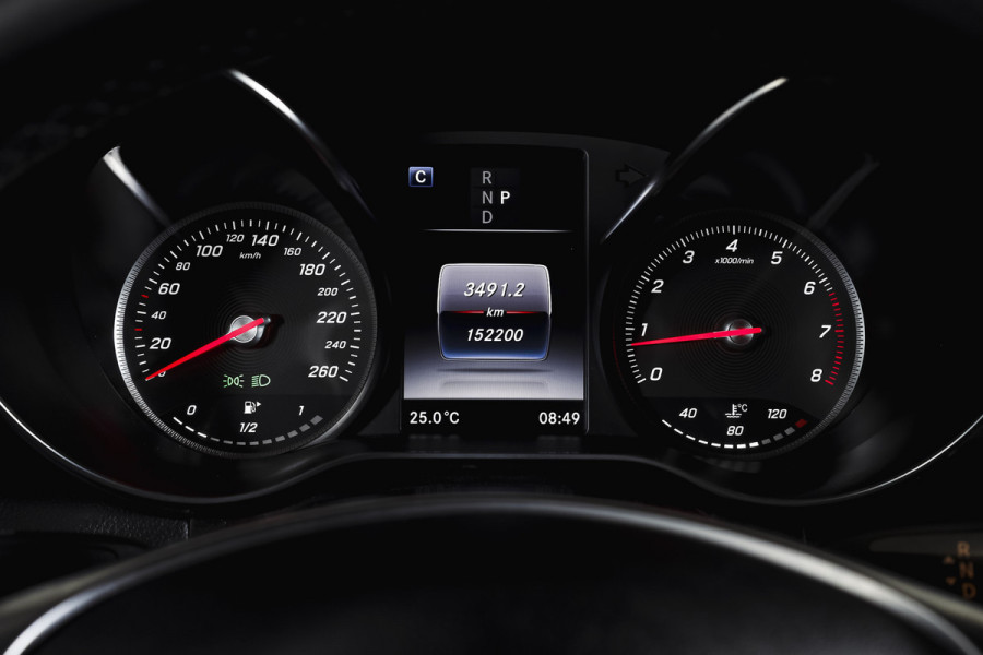 Mercedes-Benz GLC Coupé 250 4MATIC 211 PK Premium AMG Line | S/K-Panodak | Cruise | Stoelverw. | PDC | Camera | App. Connect | ECC | LM 21" |